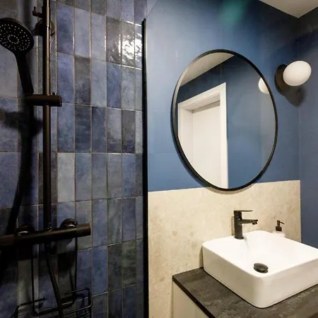 Chic - Cozy And Stylish - Center - Jp33 * 弗罗茨瓦夫