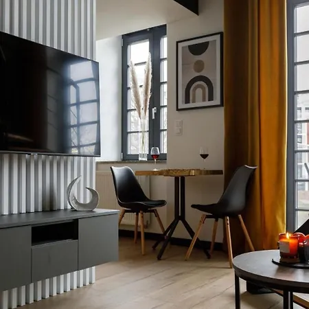 Chic - Cozy And Stylish - Center - Jp33 *