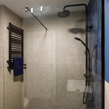 Chic - Cozy And Stylish - Center - Jp33 * Вроцлав