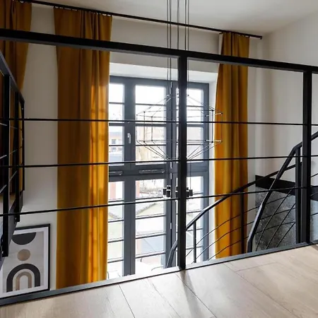 Chic - Cozy And Stylish - Center - Jp33 *