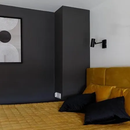 Chic - Cozy And Stylish - Center - Jp33 *