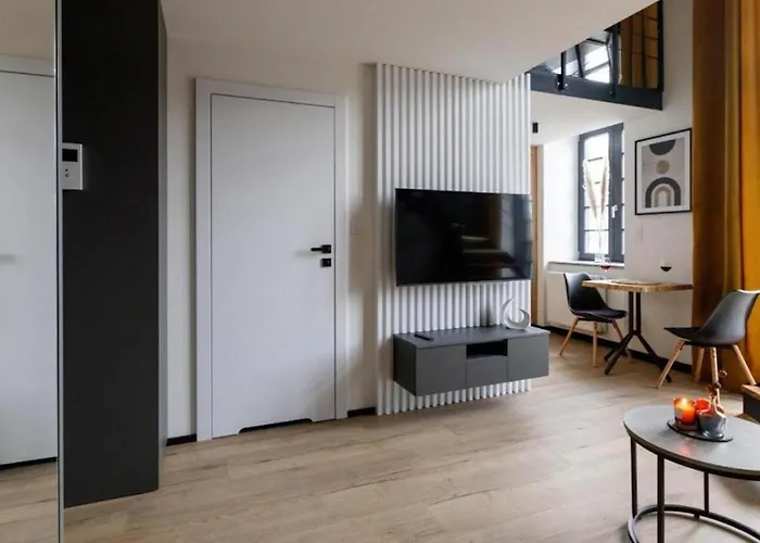 Chic - Cozy And Stylish - Center - Jp33